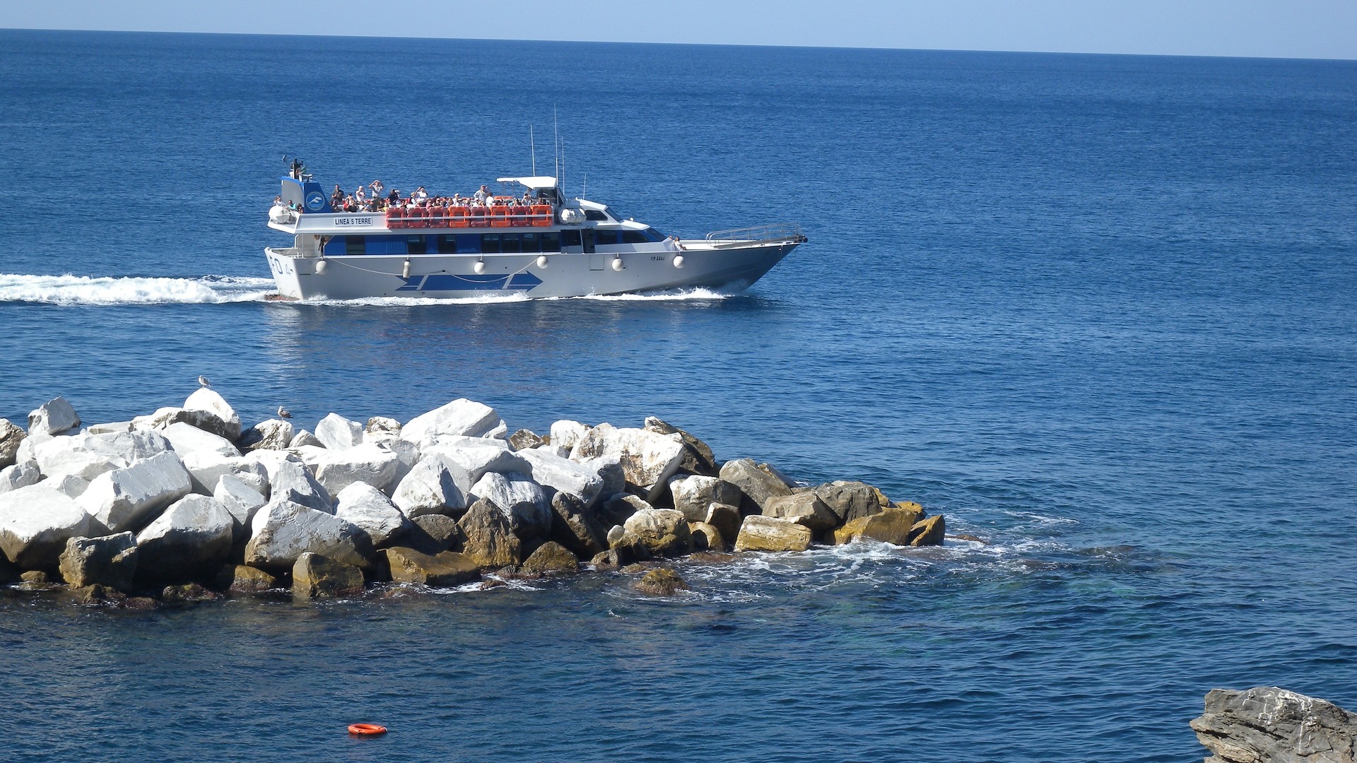 Boat trips to Portofino and Cinque Terre